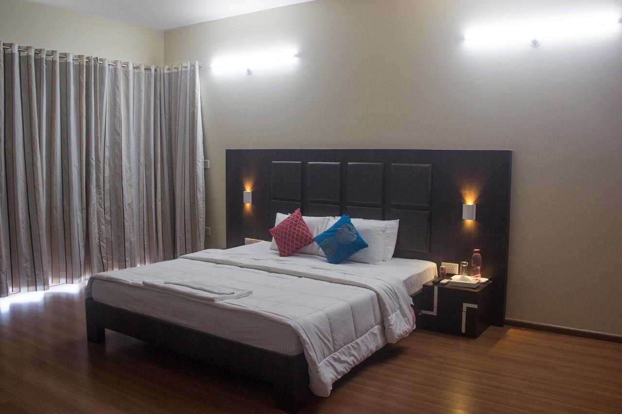 Amanora Park Town Bed and Breakfast Pune Exterior foto
